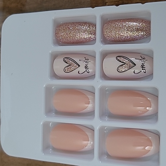 2/$16 Glitter Hearts French Manicure Press On Nails - Picture 14 of 14